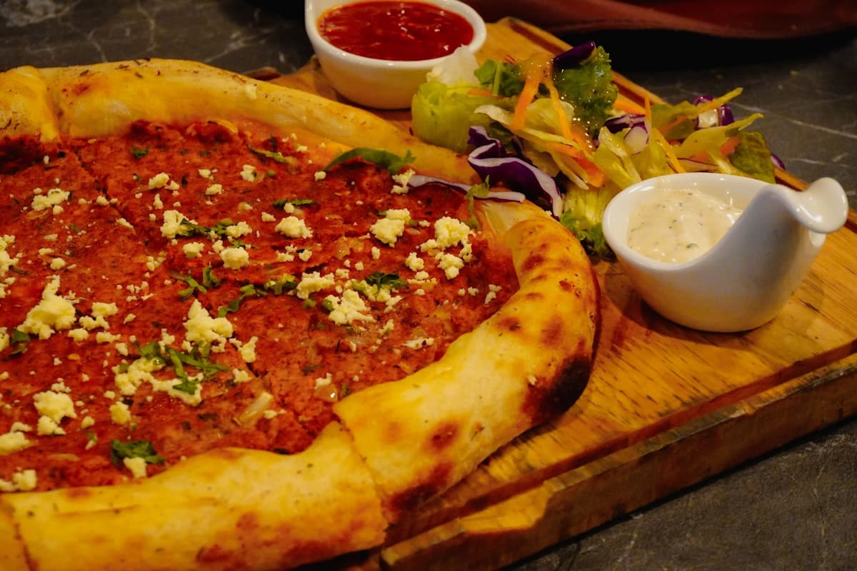 Kaşarlı Lahmacun